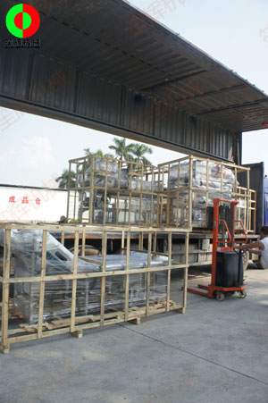 某地經(jīng)銷商定購的無損洗菜機、氣泡洗菜機及渦流清洗線由兩部專車發(fā)貨！
